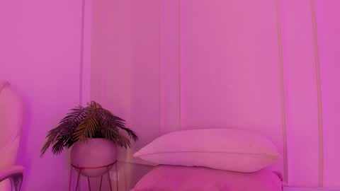 Maria Pettit online show from 7, 2, 2025