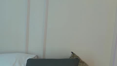 Maria Pettit online show from 6, 11, 2025