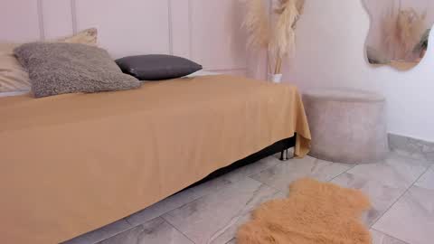 Maria Pettit online show from 25, 4, 2026