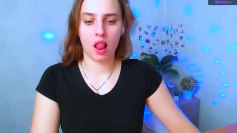 Snapshot of mariatess_ chatting on 27, 10, 2025 Mariia online show from 27, 10, 2025