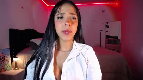 Snapshot of marie_daved chatting on 8, 2, 2025 Nicolle online show from 8, 2, 2025