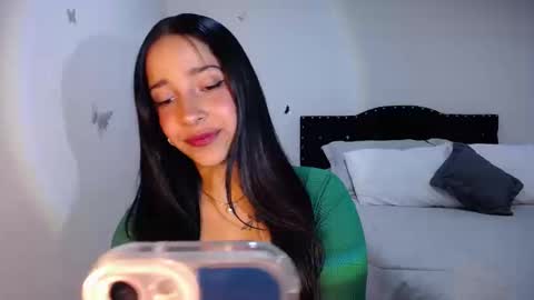 Snapshot of marie_daved chatting on 24, 9, 2025 Nicolle online show from 24, 9, 2025