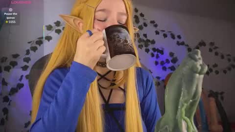 Snapshot of mariel_a_gold chatting on 7, 10, 2025 Mariel Gold online show from 7, 10, 2025