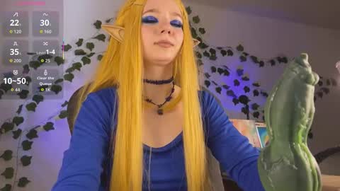 Snapshot of mariel_a_gold chatting on 13, 11, 2025 Mariel Gold online show from 13, 11, 2025