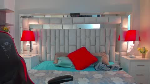 mariiahneedles online show from 17, 10, 2025