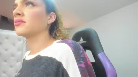 mariiahneedles online show from 14, 6, 2026