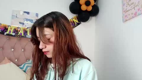 Snapshot of marinette_lux chatting on 16, 10, 2025 marinette online show from 16, 10, 2025