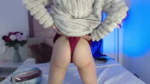 Snapshot of marinette_lux chatting on 8, 1, 2026 marinette online show from 8, 1, 2026