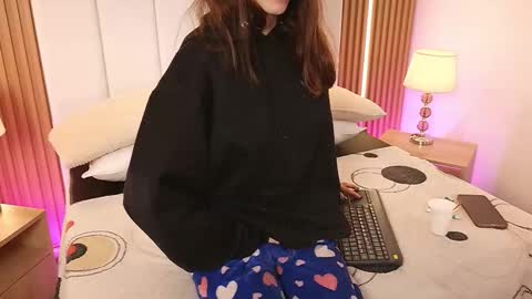 Snapshot of marinette_lux chatting on 28, 2, 2026 marinette online show from 28, 2, 2026