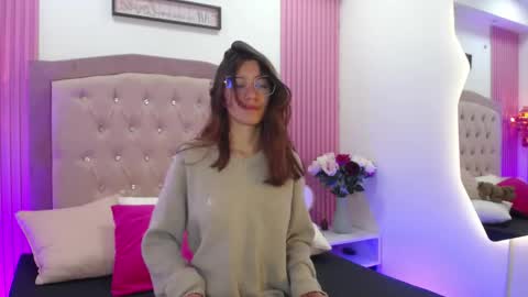 Snapshot of marinette_lux chatting on 12, 3, 2026 marinette online show from 12, 3, 2026