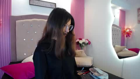 marinette online show from 25, 3, 2026