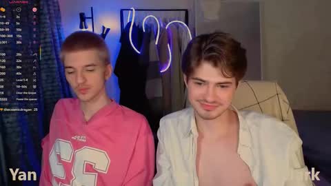 Snapshot of mark_sun chatting on 14, 12, 2025 Mark online show from 14, 12, 2025