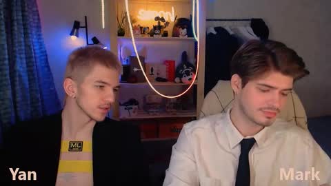 Snapshot of mark_sun chatting on 19, 12, 2025 Mark online show from 19, 12, 2025