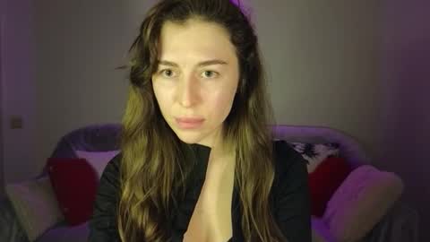 Snapshot of maroonaaa chatting on 16, 12, 2025 Mary online show from 16, 12, 2025