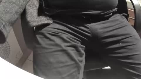 Snapshot of martial04 chatting on 1, 1, 2025 martial04 online show from 1, 1, 2025