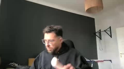 Snapshot of martinmagic467659 chatting on 14, 12, 2025 martinmagic467659 online show from 14, 12, 2025