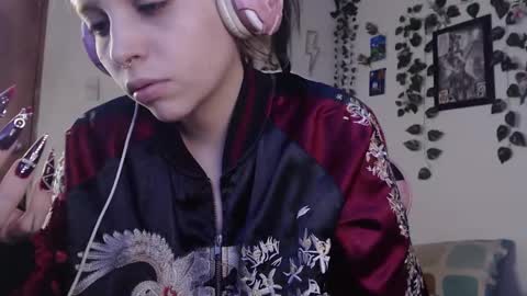                      100   online show from 25, 12, 2024