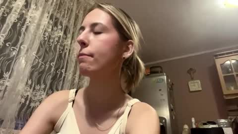 Tessa  online show from 8, 3, 2026