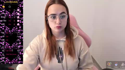 Dulce Maria online show from 4, 3, 2025