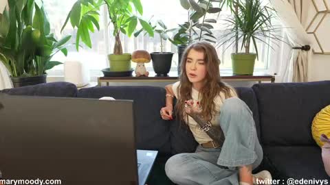 Snapshot of marymoody chatting on 17, 4, 2026 Mary Moody online show from 17, 4, 2026