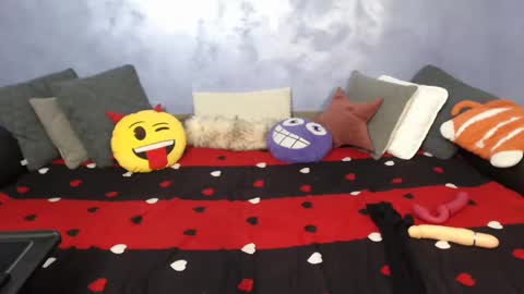 Nicolle online show from 7, 1, 2025