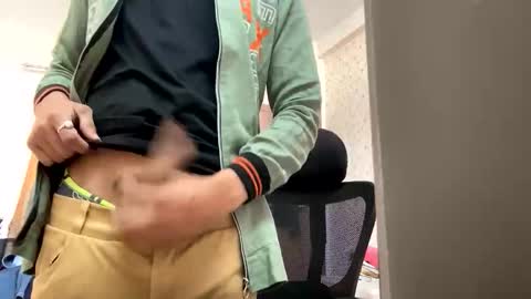 Snapshot of maskboyz2003 chatting on 26, 11, 2025 maskboyz2003 online show from 26, 11, 2025