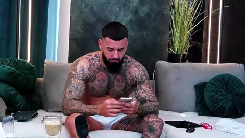 Snapshot of masterkingofmuscle chatting on 24, 1, 2025 masterkingofmuscle online show from 24, 1, 2025