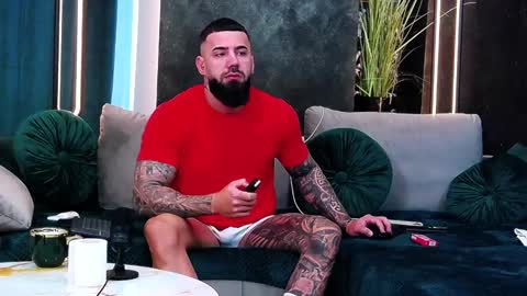 Snapshot of masterkingofmuscle chatting on 4, 2, 2025 masterkingofmuscle online show from 4, 2, 2025