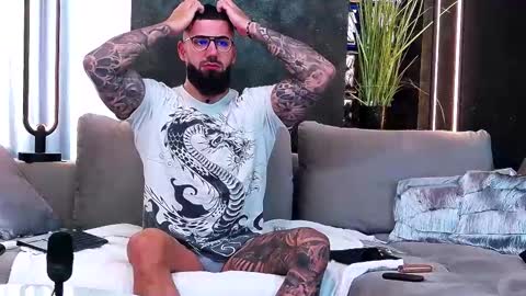 Snapshot of masterkingofmuscle chatting on 12, 3, 2025 masterkingofmuscle online show from 12, 3, 2025