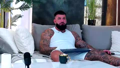 Snapshot of masterkingofmuscle chatting on 9, 9, 2025 masterkingofmuscle online show from 9, 9, 2025