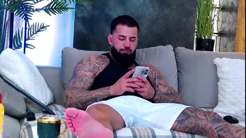 Snapshot of masterkingofmuscle chatting on 22, 10, 2025 masterkingofmuscle online show from 22, 10, 2025