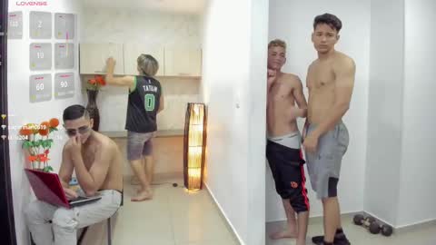 Snapshot of masters_sexx chatting on 15, 2, 2025 Team Cris Darwin- Fernando- Stiven- David online show from 15, 2, 2025