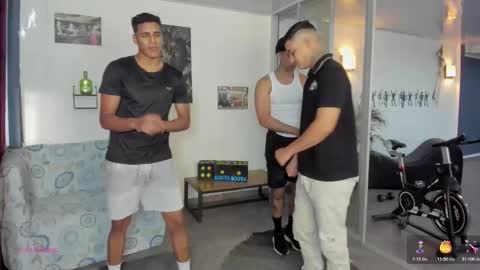 Snapshot of masters_sexx chatting on 19, 10, 2025 Team Cris Darwin- Fernando- Stiven- David online show from 19, 10, 2025