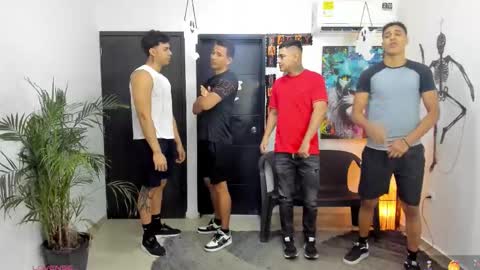 Snapshot of masters_sexx chatting on 20, 10, 2025 Team Cris Darwin- Fernando- Stiven- David online show from 20, 10, 2025