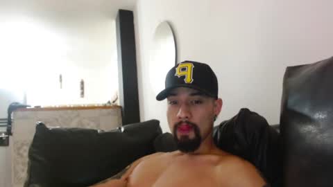 STRURIBE ON INSTAGRAM online show from 31, 12, 2024