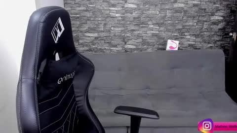 Mathew Independent model online show from 4, 11, 2025