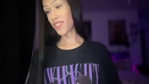 Snapshot of matrixprincess chatting on 21, 10, 2025 MOLLY MILLS online show from 21, 10, 2025