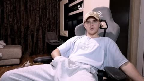 Snapshot of matt_aniston chatting on 1, 2, 2025 Matt online show from 1, 2, 2025