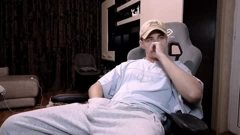 Snapshot of matt_aniston chatting on 4, 2, 2025 Matt online show from 4, 2, 2025