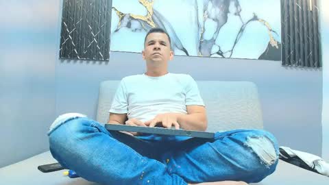Snapshot of matthew_white2 chatting on 19, 5, 2026 Matthew online show from 19, 5, 2026