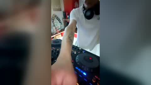mattiatoyboyxx online show from 15, 6, 2026