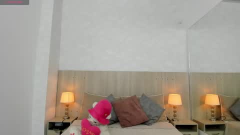 Vayolet Castro online show from 21, 4, 2026