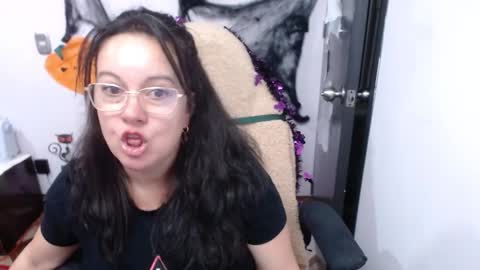 Snapshot of mature_wolf chatting on 2, 11, 2025 Sonia online show from 2, 11, 2025