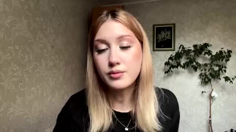 Mia online show from 23, 7, 2026