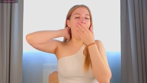 Snapshot of maureencoombs chatting on 10, 9, 2025 maureencoombs online show from 10, 9, 2025