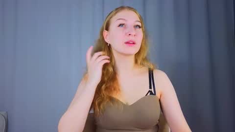 Snapshot of maureencoombs chatting on 8, 10, 2025 maureencoombs online show from 8, 10, 2025