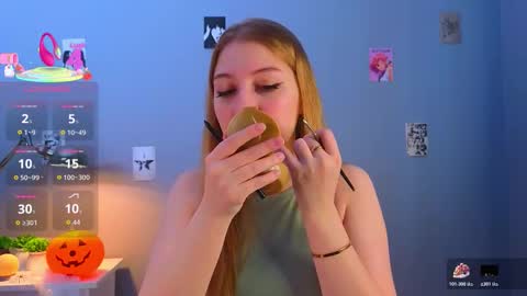 Snapshot of maureencoombs chatting on 3, 11, 2025 maureencoombs online show from 3, 11, 2025