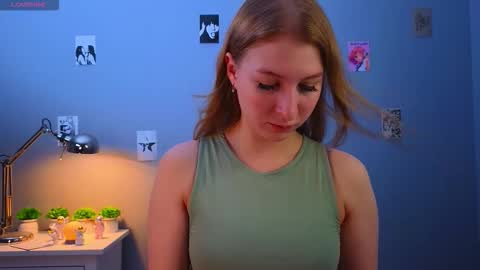 Snapshot of maureencoombs chatting on 14, 11, 2025 maureencoombs online show from 14, 11, 2025