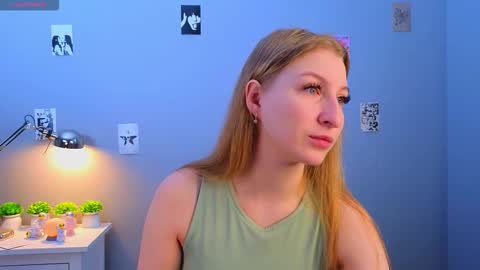 Snapshot of maureencoombs chatting on 20, 11, 2025 maureencoombs online show from 20, 11, 2025