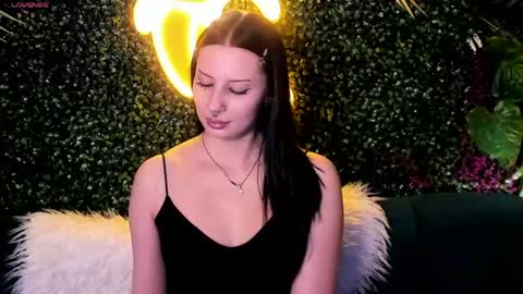   online show from 13, 4, 2026